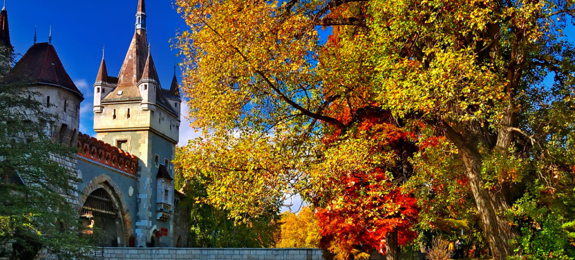 4 Hours Budapest Highlights & Hidden Gems Private Luxury Experience