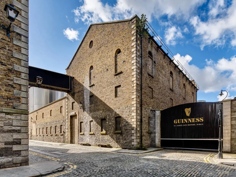Dublin Day Trip - Dublin Icons: EPIC, Kells & Guinness Tour