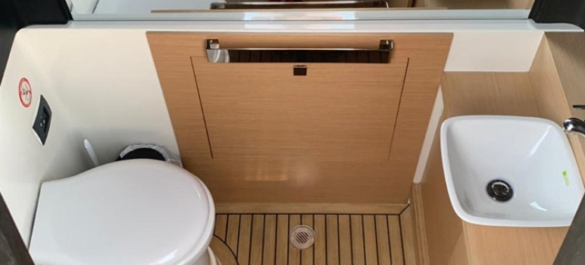 De Antonio D28 Private Motorboat Speedboat Experience with Captain, photo 2 of 6