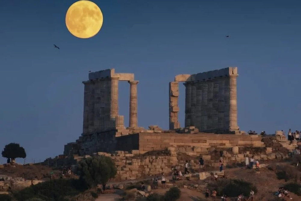 Lake Vouliagmeni Thermal Spa and Temple of Poseidon Tour