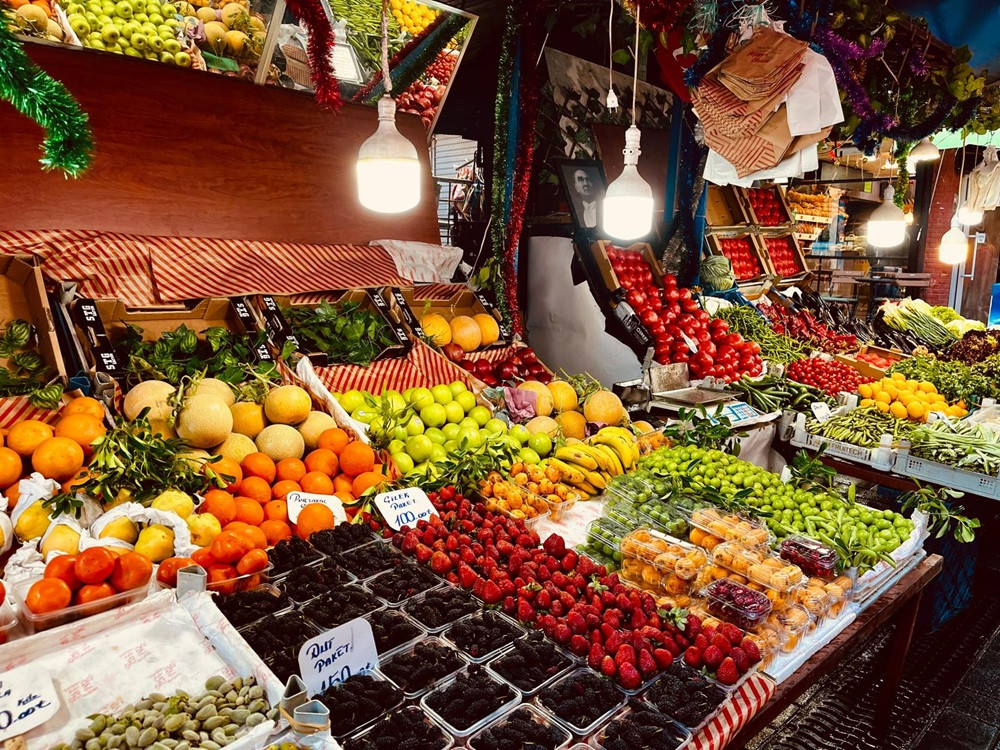 Small-Group Kadikoy Confidential Street Food and Wine Tour