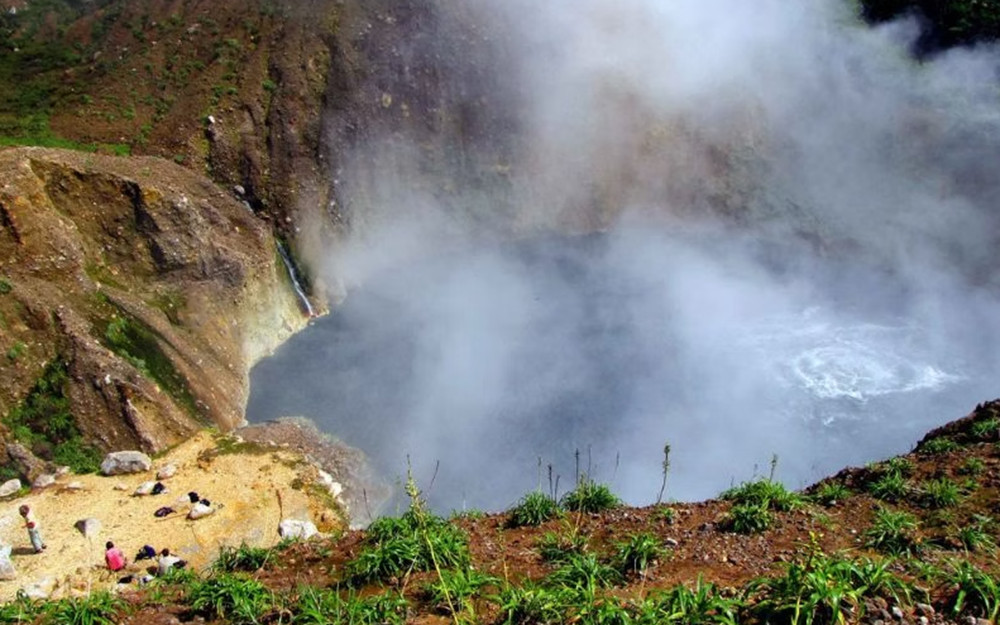 Boiling Lake Hike Challenge