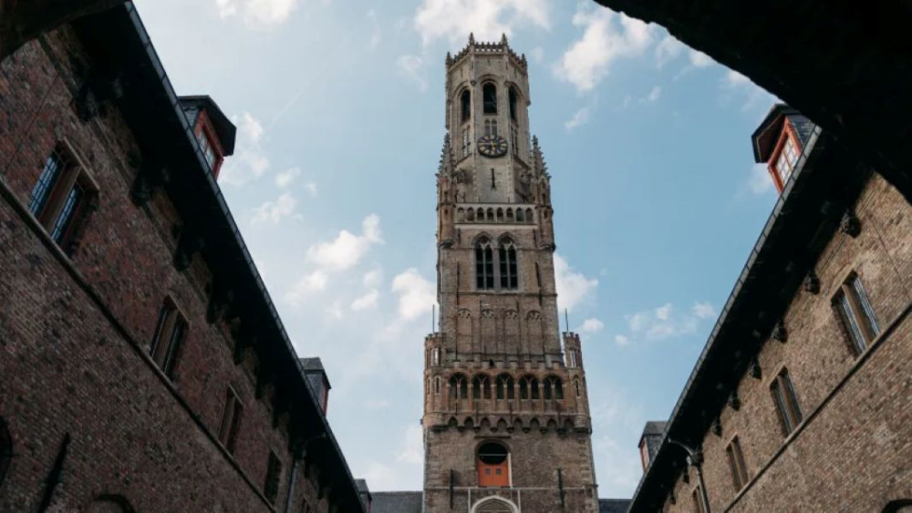 Withlocals Your Way! - Bruges City Tour