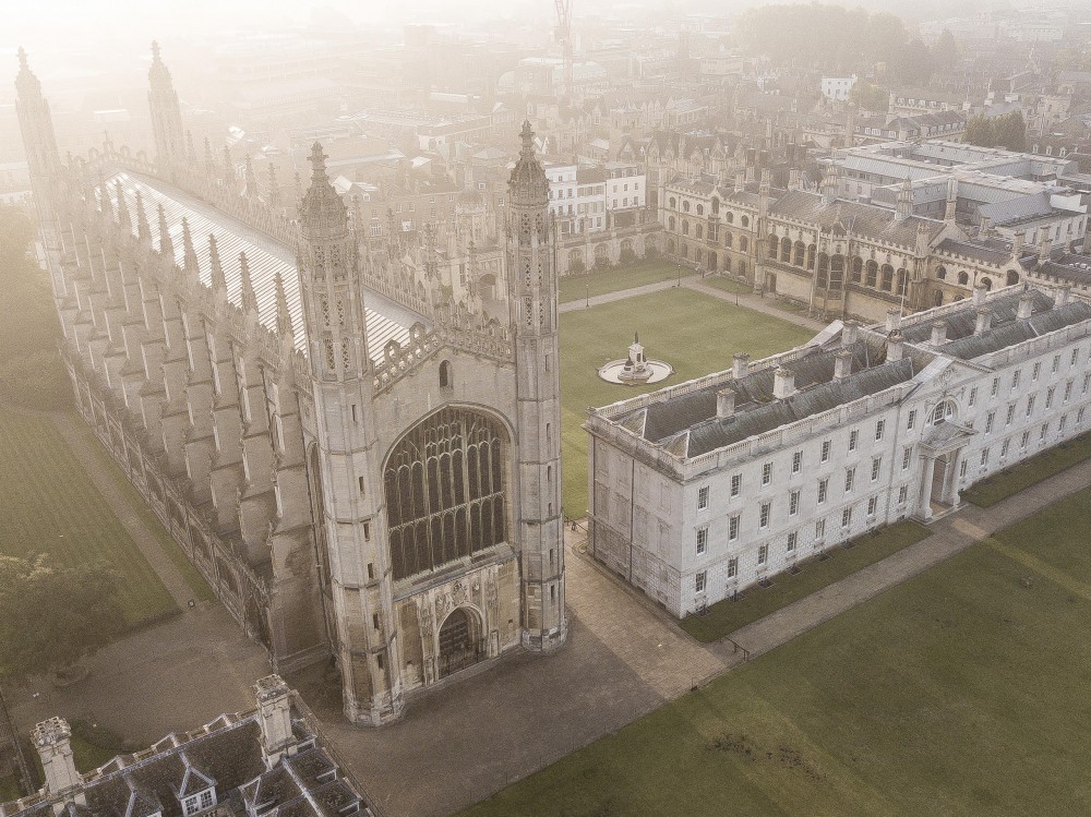 Private Cambridge Alumni-led Cambridge Walking Tour w/opt King's Chapel