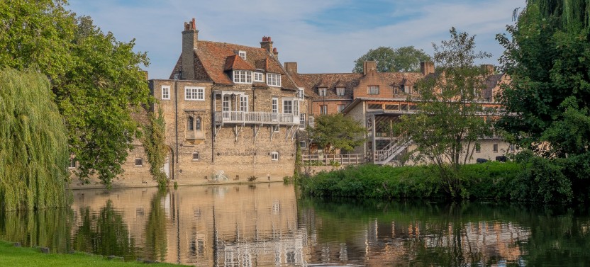 Shared Cambridge University Punting Tour