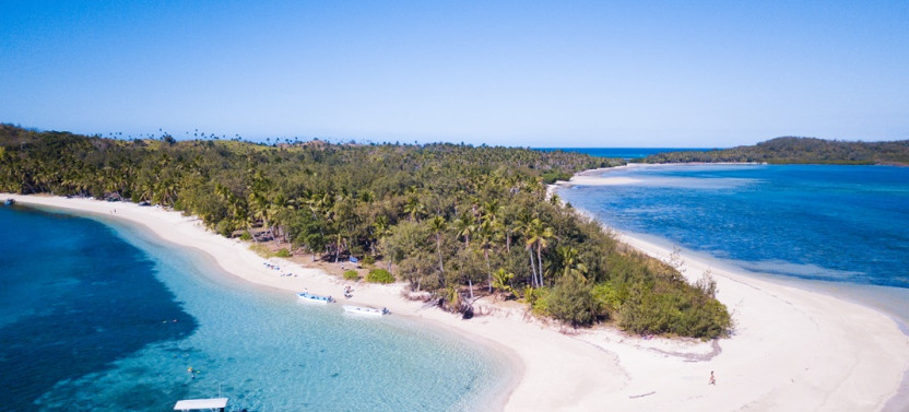 2-Day Ultimate Reef Shark Encounter With Overnight Stay in Yasawa Islands