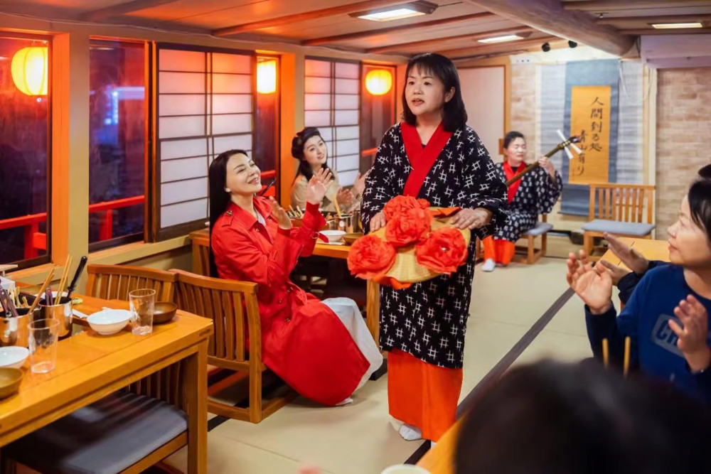 Tokyo Bay Yakatabune Cruise with Tea Ceremony, Shamisen & Drinks