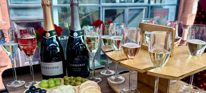 London Tour with Sparkling Wine Tasting & Cheese Pairing (Premium Seating)
