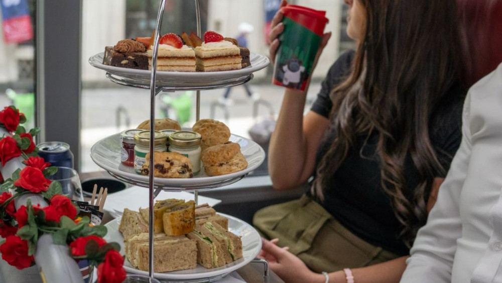 Afternoon Tea Sightseeing Tour with PG Tips & London Eye option
