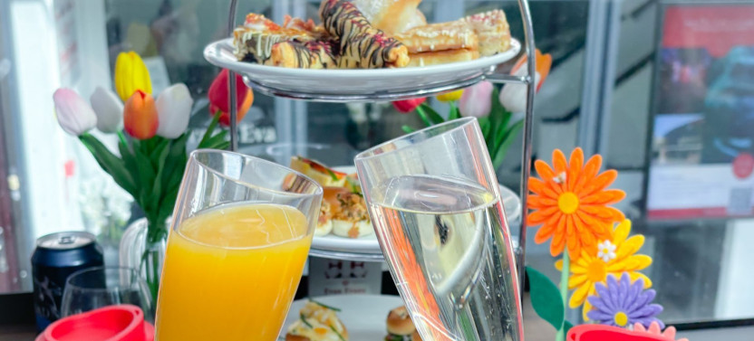 Brunch & Bubbles London Sightseeing Tour with Prosecco (Premium Seating)