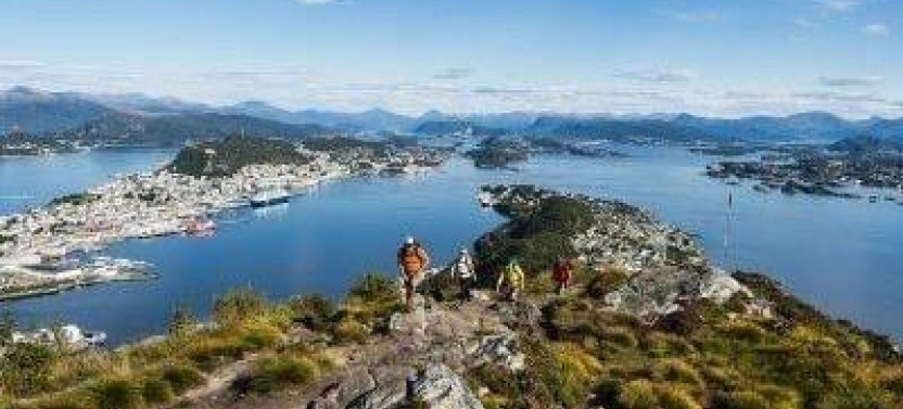Small Group E-bike & Hike Ålesund with Lunch