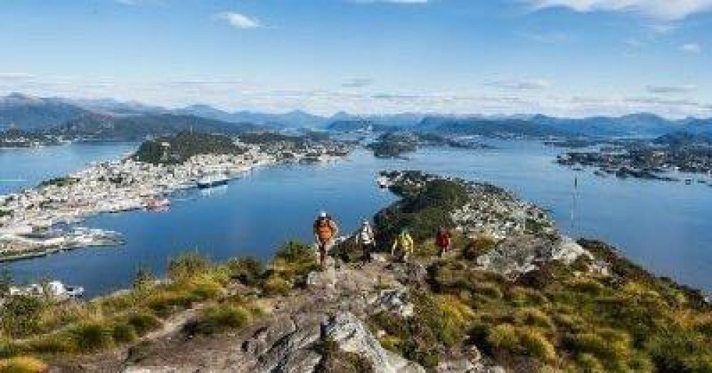 Small Group E-bike & Hike Ålesund