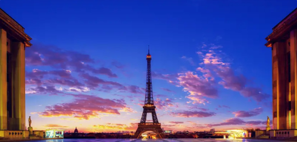 Romantic Night Tour By Golf Cart or Tuk Tuk in Paris