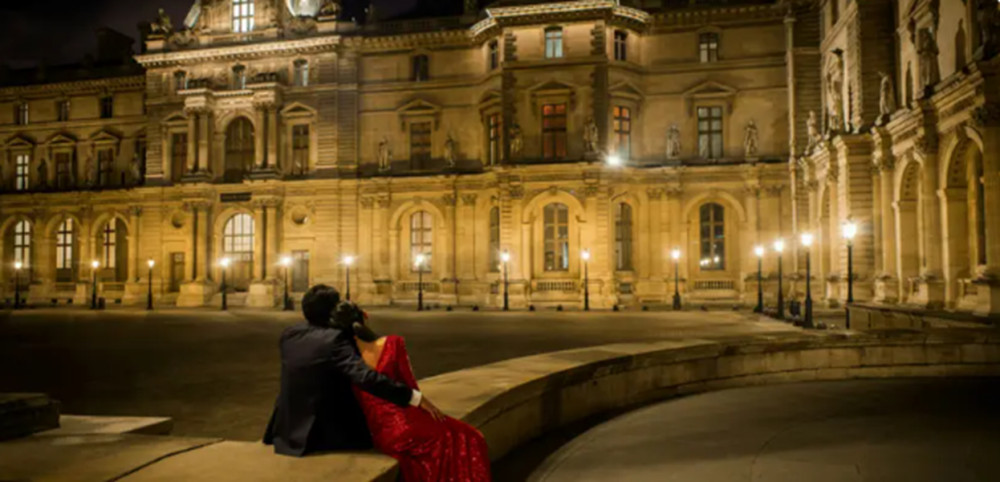 Iconic Night Tour of Paris in a Private Golf Cart or Tuk Tuk
