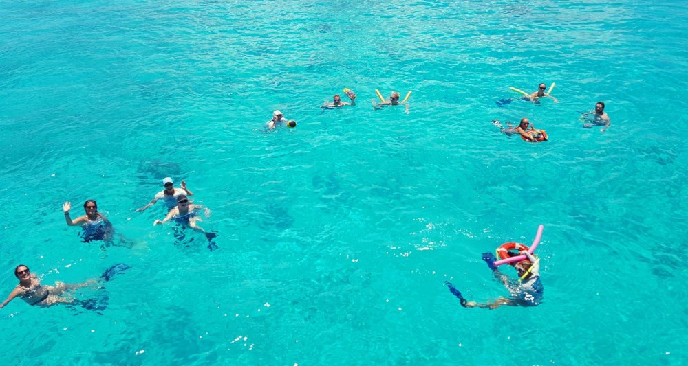 Island Hopper Snorkeling and Beach Break Spanish Town Project Expedition