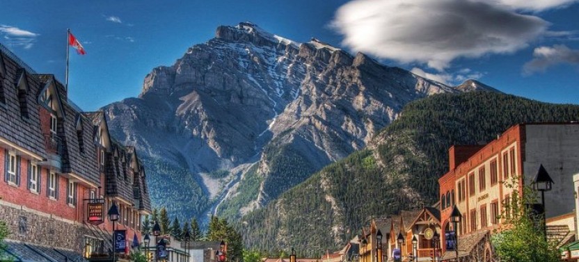 Banff/Canmore To Calgary Airport YYC - Private Shuttle