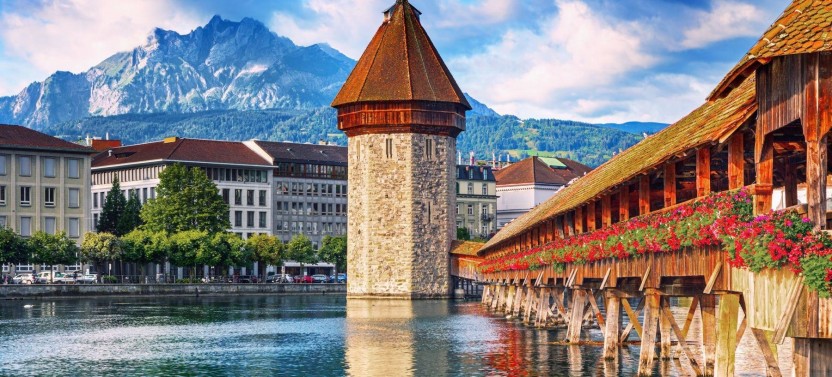 Private Fun Day in the Snow All Year Long Tour from Zürich