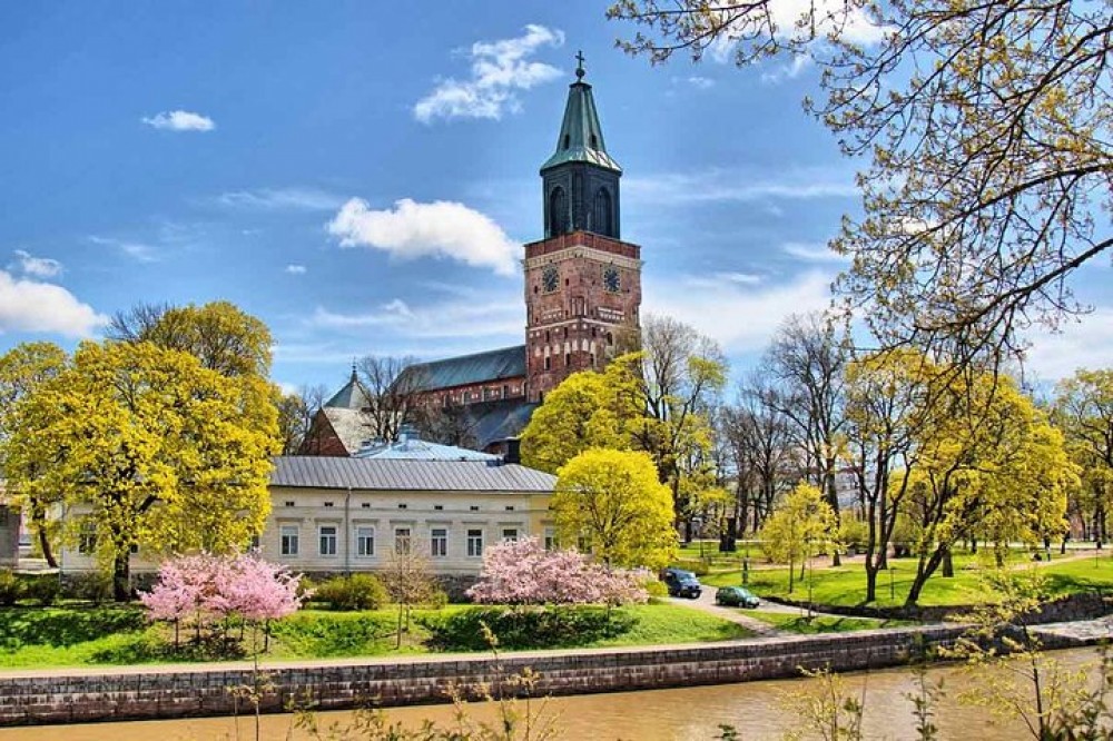 Full-Day Small Group Guided Turku And Castle Tour from Helsinki