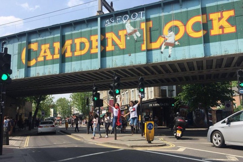 A London Scavenger Hunt with a Twist (BucketRace)