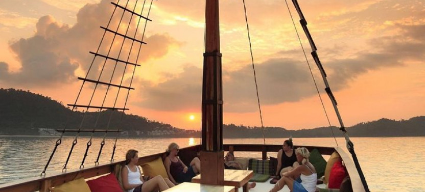 The Best Of Both Worlds - Sun & Sunset Dinner Cruise