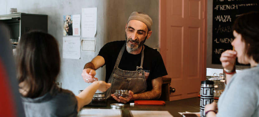Taos Small Group Artisan Walking Tour + Chocolate