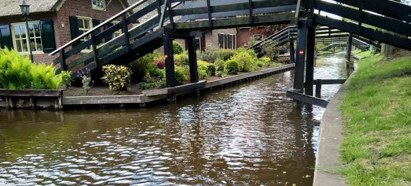 Private Day Tour To Enclosing Dike And Giethoorn From Amsterdam
