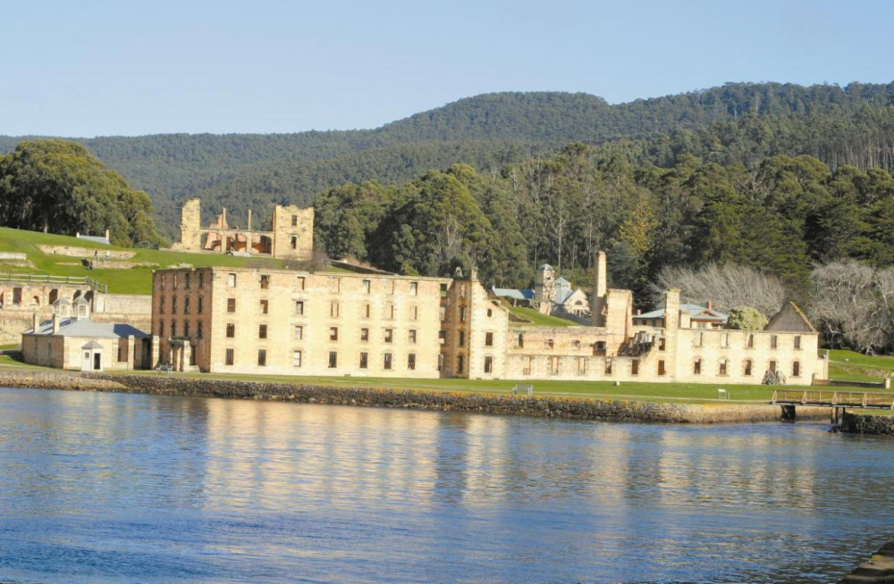 Round-Trip Bus (Hobart-Port Arthur)