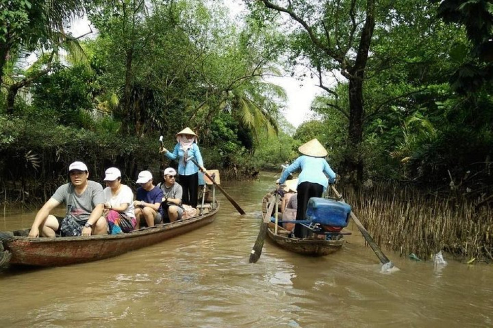 1-Day Less Touristy Mekong Delta (Cai Be-Vinh Long) Deluxe trip