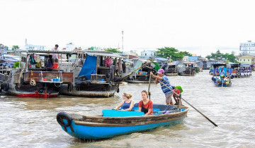A picture of Cu Chi Tunnels and Mekong Delta – Cai Rang Floating Market