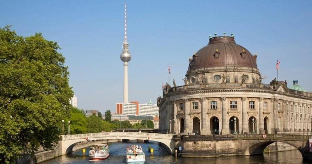 Private 5-Hour Driving Tour of Berlin