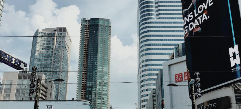 Best of Downtown Toronto Walking Tour with Toronto Tower