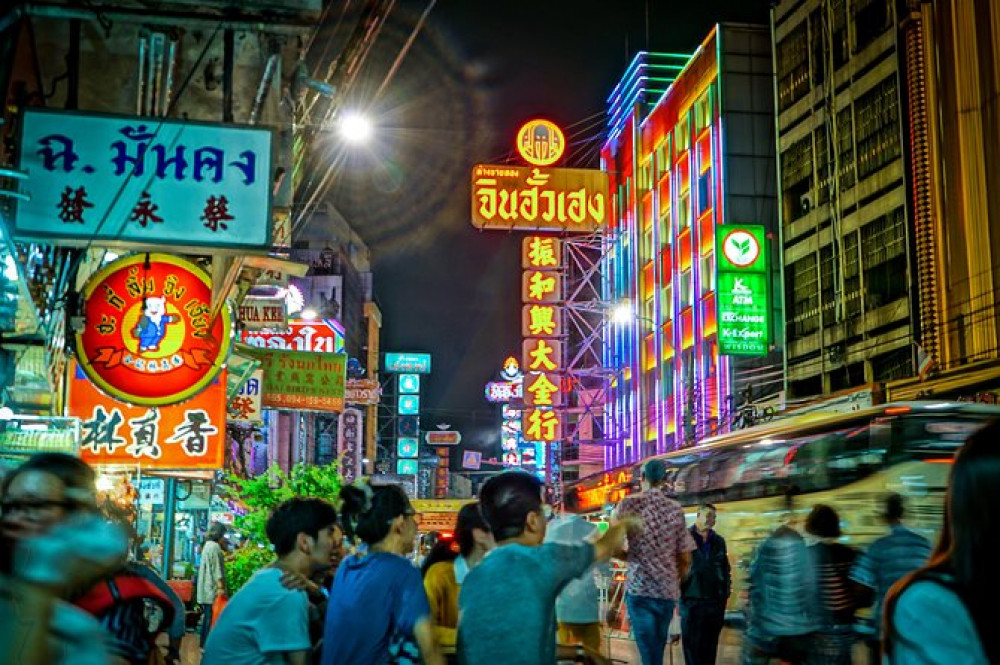 Small Group: Bangkok Night Foodie Tour in Chinatown