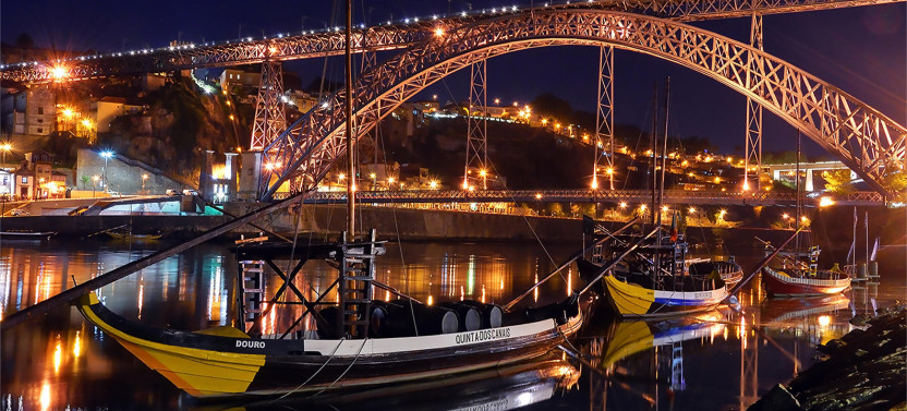 Small Group Fado Dinner Show & Porto City Night Tour