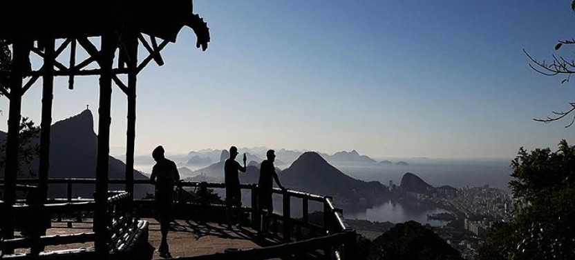 Tijuca's Peak Hiking Tour + National Park