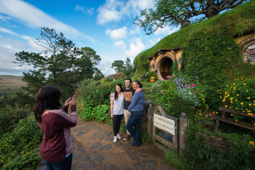 Small Group Auckland To Rotorua Via Hobbiton