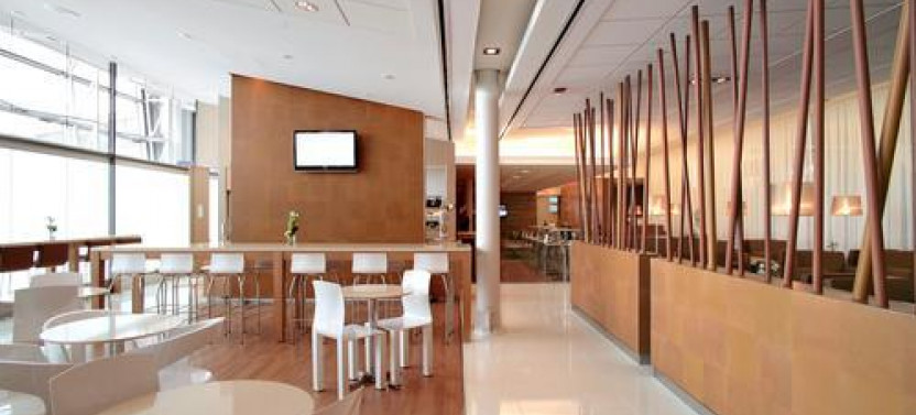 Montreal P. Elliott Trudeau (YUL) Airport Lounge Access