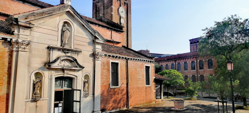 Off The Beaten Path Walk In Venice - Shared or Private