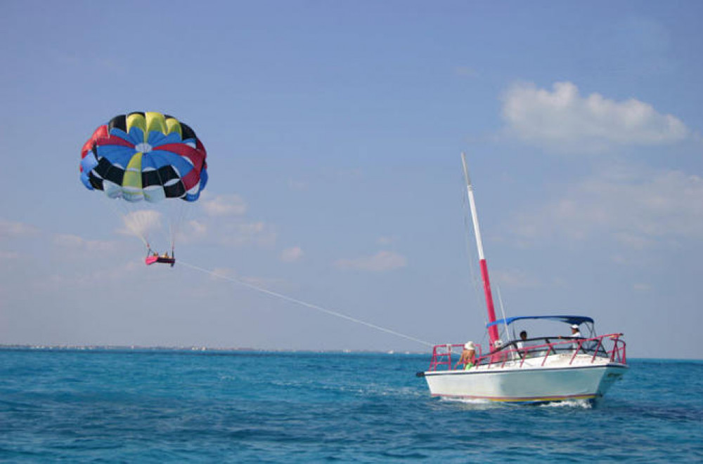 Water sports in Cancun, Yacht in Cancun