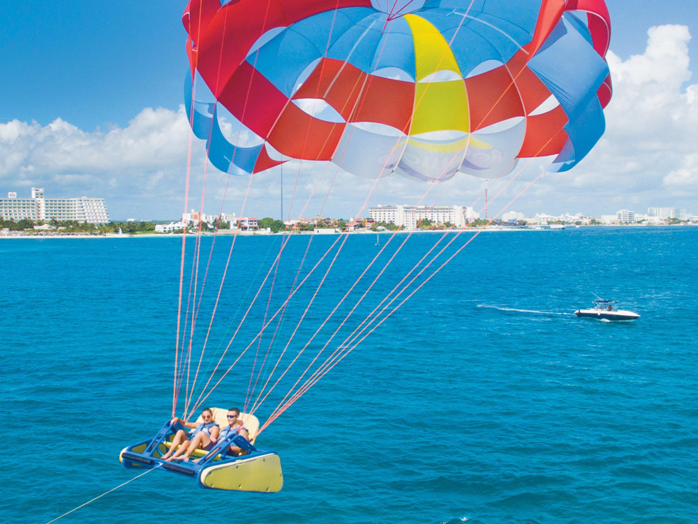 parasailing adventure in cancun