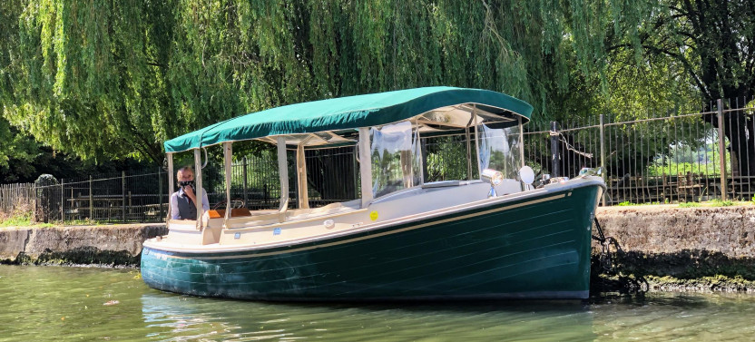 Private Luxury Small Boat Hire