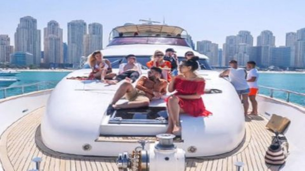dubai yacht tour with bbq