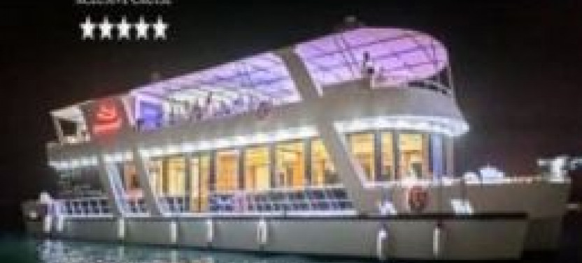 Luxury Dubai Marina Dinner Cruise With Live Music