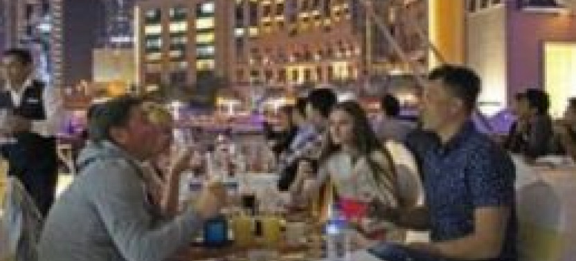 Luxury Dubai Marina Dinner Cruise With Live Music