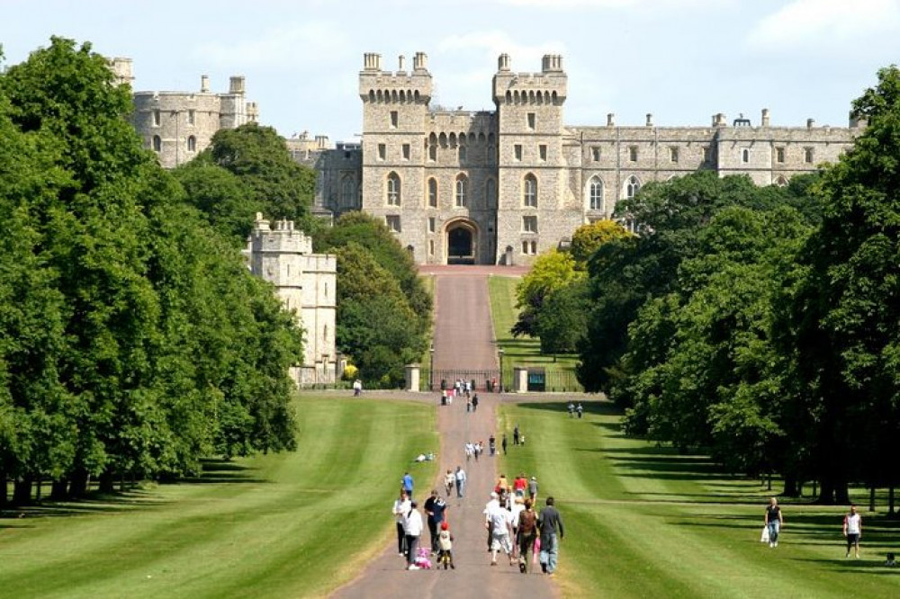 Hampton Court And Windsor Tour From London