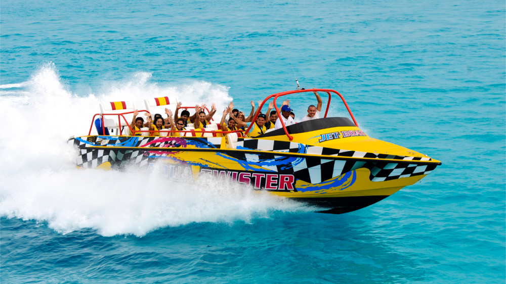 cancun speedboat