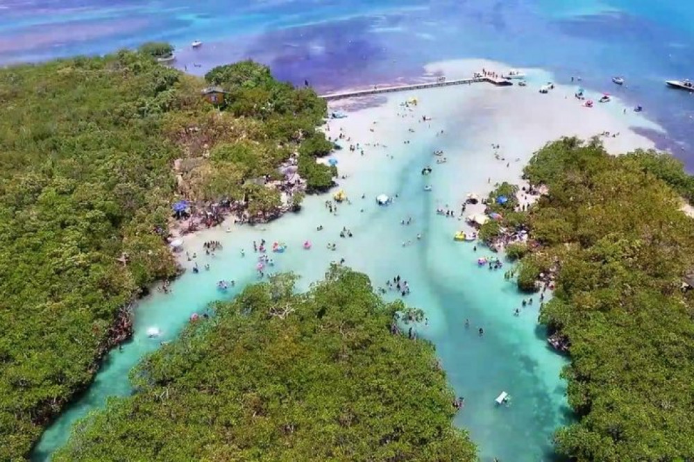 Private La Parguera's Caracoles Cay Snorkel & Sunset Boat and Beach
