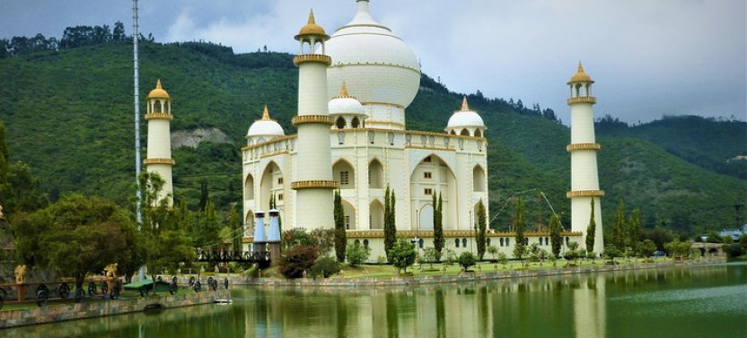 Jaime Duque Theme Park and Salt Cathedral in Zipaquirá
