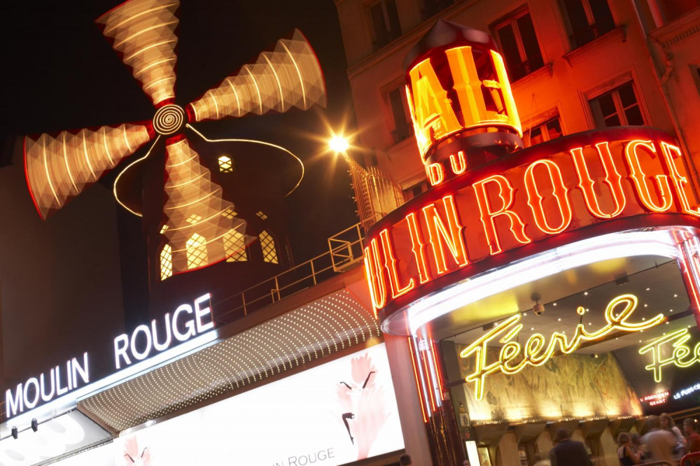 Illumination Tour of Paris & Moulin Rouge Show (with Champagne)