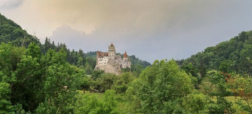 From Brasov: Small-group tour Bran, Rasnov, and Peles Castles