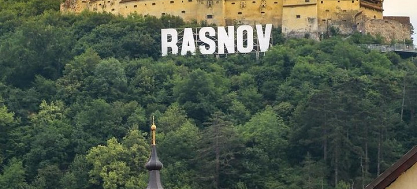 From Brasov: Small-group tour Bran, Rasnov, and Peles Castles